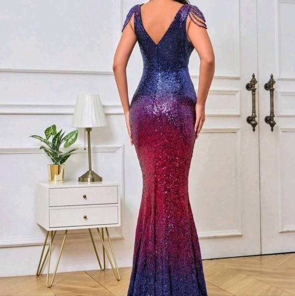 Red/ Violet,  V Neck , Sleeveless,  Backless,  Contrast Sequined Mermaid… - Picture 7 of 15
